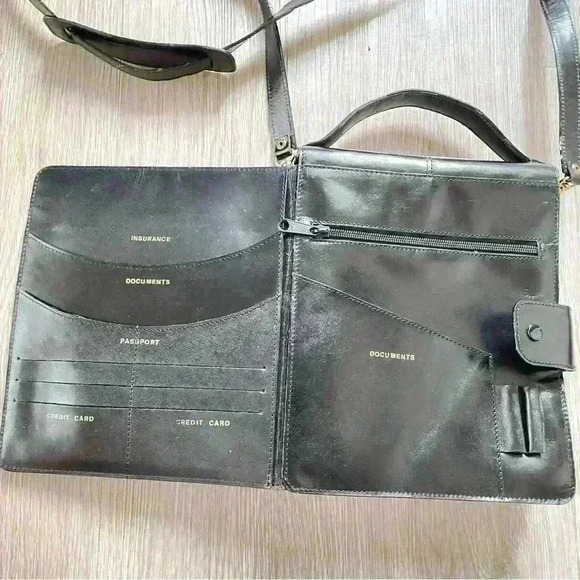 NUOVO  CAPICA BLVK LEATHER MESSENGER CROSSBODY BAG - Picture 9 of 16